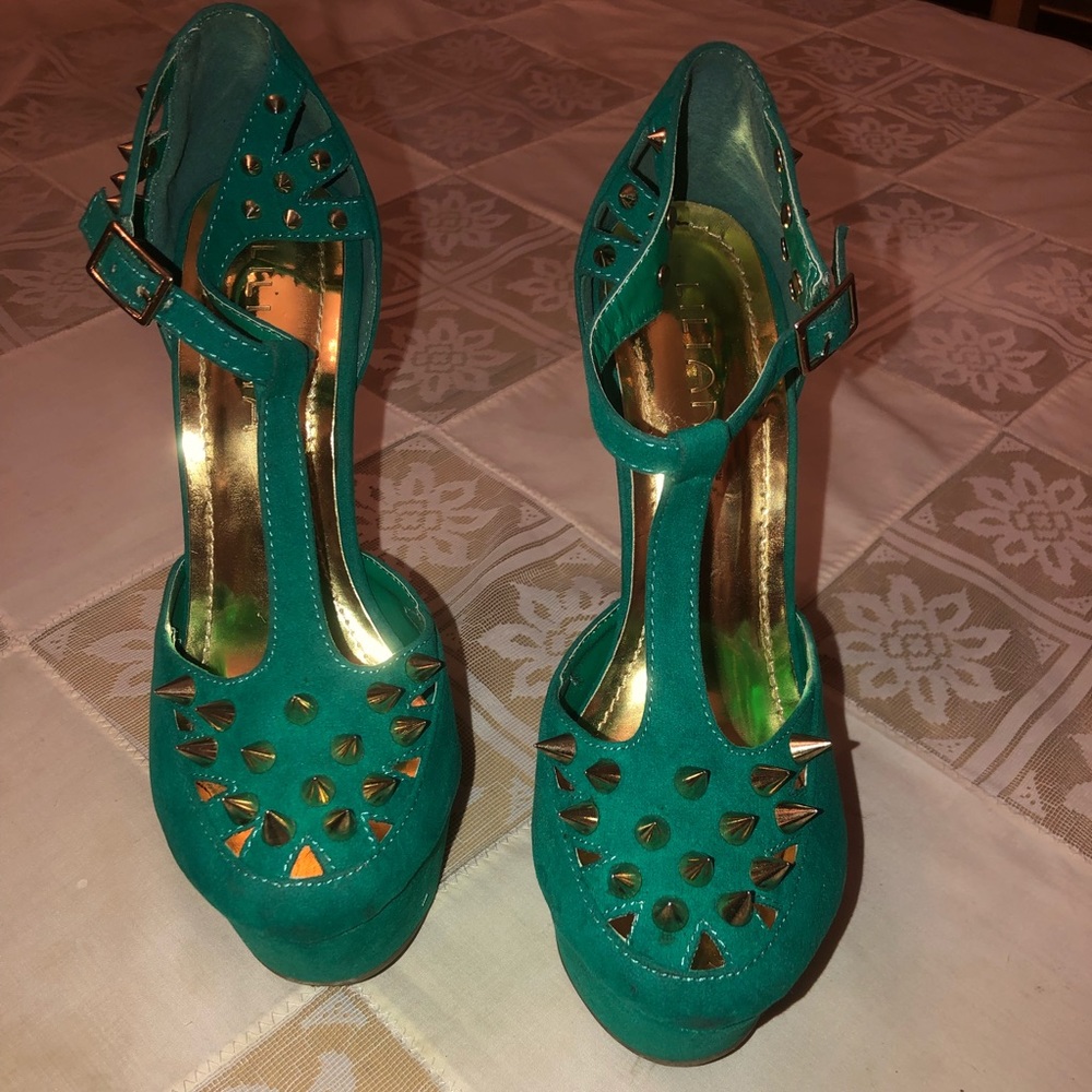 Women’s shoes